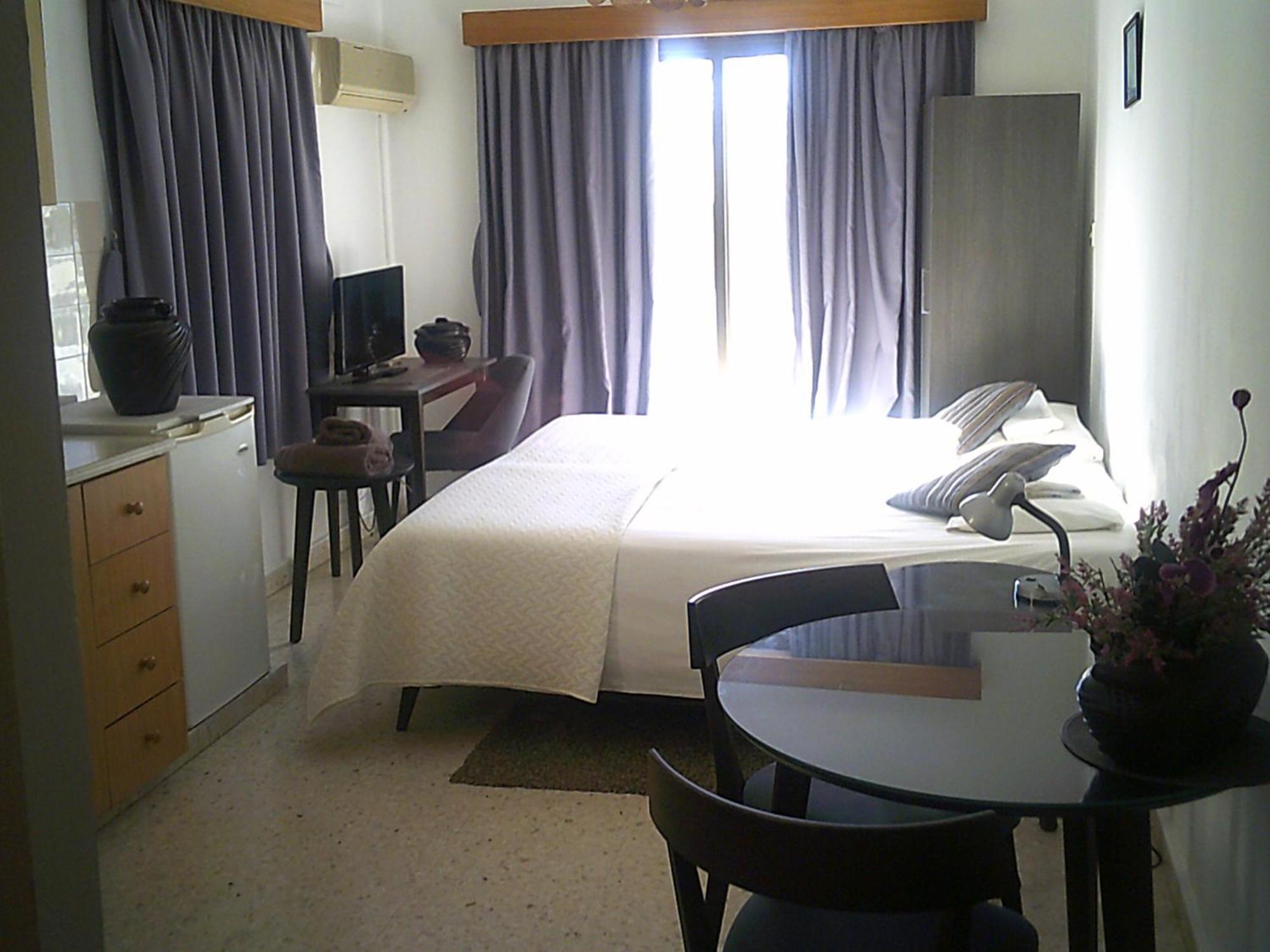 Panklitos Tourist Apartments Paphos Exterior photo