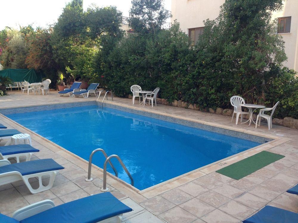 Panklitos Tourist Apartments Paphos Exterior photo